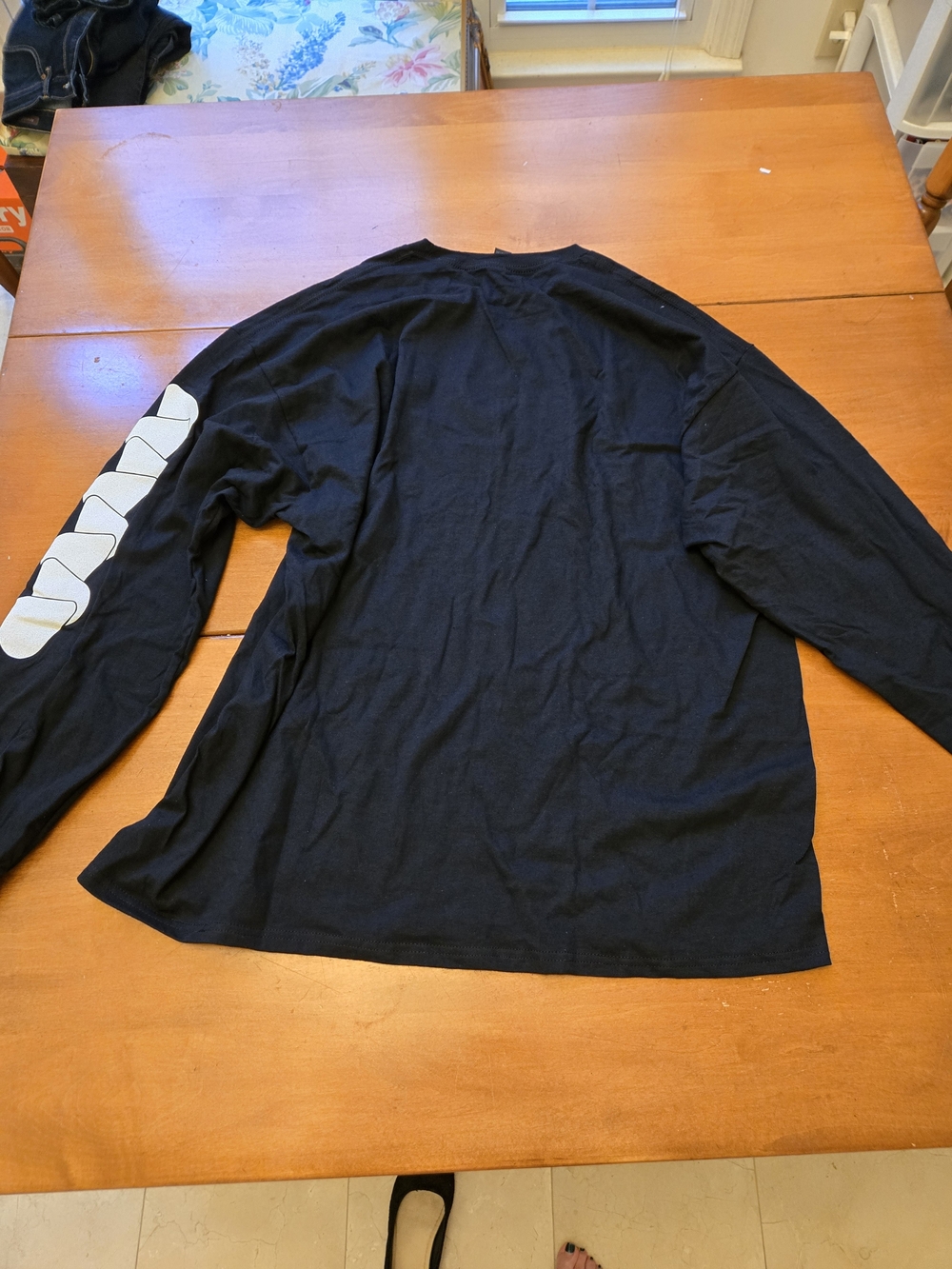 Gildan Black Long Sleeve T-Shirt with White Guitar Graphic - Picture 2 of 3